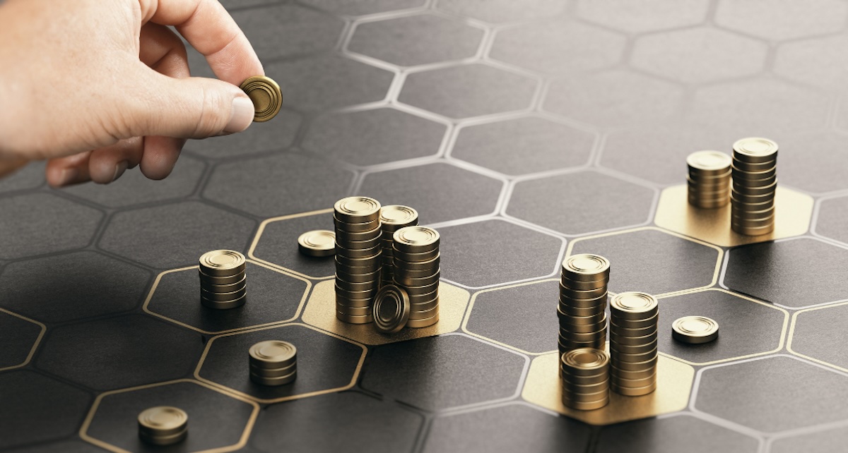Managed savings, revolution in Italy: specialized players surpass 47%, commercial banks and insurance networks decline